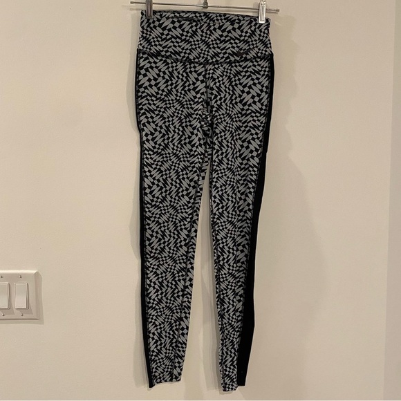 Nike Dri-Fit Legendary Black & Gray Checkered Athletic Leggings - Picture 4 of 13